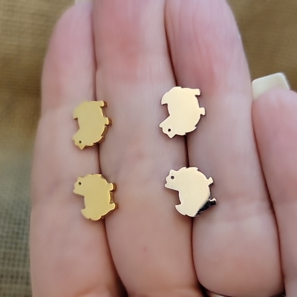 Pomeranian Stud Earrings, choice of color - Picture 1 of 7